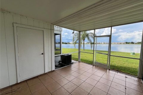 Townhouse in Punta Gorda, Florida 2 bedrooms, 100.15 sq.m. № 2393551 - photo 23