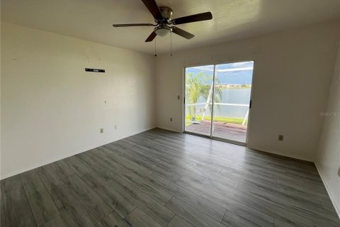 Townhouse in Punta Gorda, Florida 2 bedrooms, 100.15 sq.m. № 2393551 - photo 11