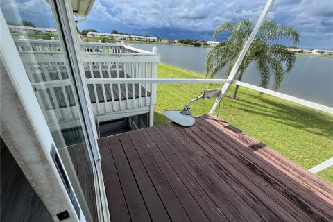Townhouse in Punta Gorda, Florida 2 bedrooms, 100.15 sq.m. № 2393551 - photo 29