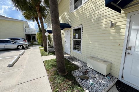Townhouse in Punta Gorda, Florida 2 bedrooms, 100.15 sq.m. № 2393551 - photo 20