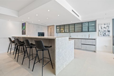 Copropriété à vendre à Bal Harbour, Floride: 2 chambres, 161.19 m2 № 2009627 - photo 2