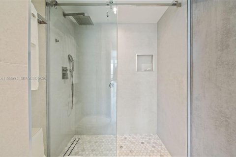 Copropriété à vendre à Bal Harbour, Floride: 2 chambres, 161.19 m2 № 2009627 - photo 21