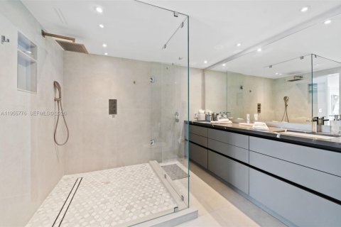 Copropriété à vendre à Bal Harbour, Floride: 2 chambres, 161.19 m2 № 2009627 - photo 17