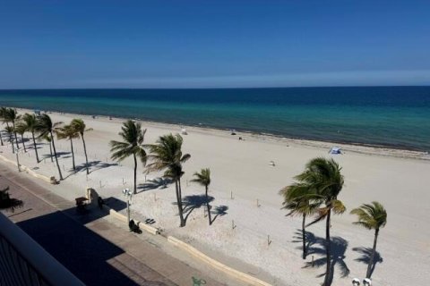 Copropriété à vendre à Hollywood, Floride: 1 chambre, 61.32 m2 № 2182472 - photo 3