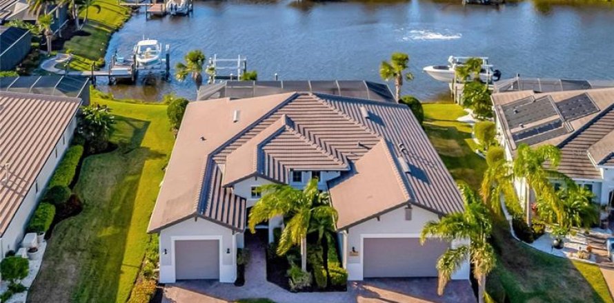 House in Bradenton, Florida 3 bedrooms, 247.21 sq.m. № 1548997