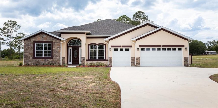 Villa ou maison à Leesburg, Floride 4 chambres, 298.12 m2 № 2131674