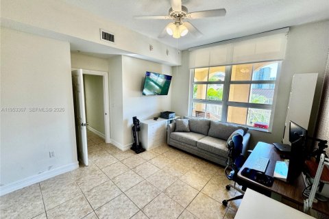 Condo in Aventura, Florida, 2 bedrooms  № 2009744 - photo 13