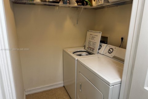 Condo in Aventura, Florida, 2 bedrooms  № 2009744 - photo 18