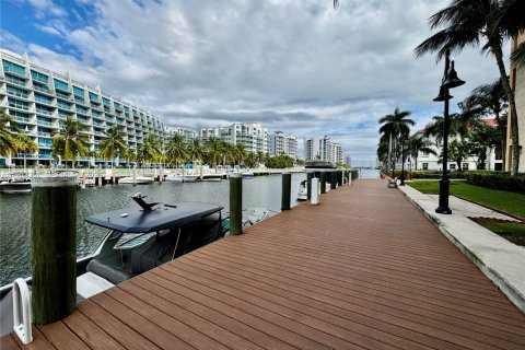 Condo in Aventura, Florida, 2 bedrooms  № 2009744 - photo 26