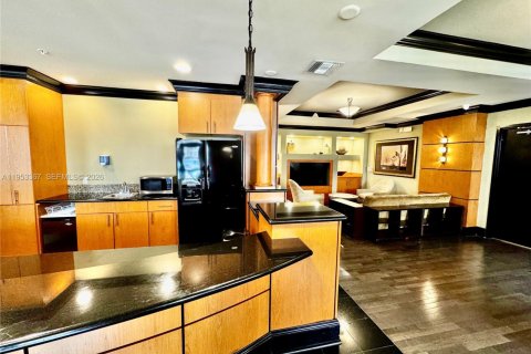 Condo in Aventura, Florida, 2 bedrooms  № 2009744 - photo 27