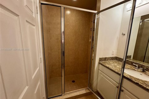 Condo in Aventura, Florida, 2 bedrooms  № 2009744 - photo 17