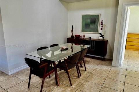 Condo in Aventura, Florida, 2 bedrooms  № 2009744 - photo 5