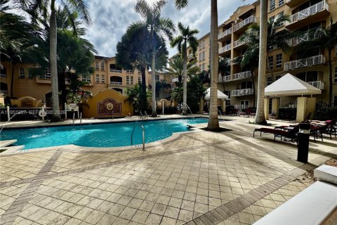 Condo in Aventura, Florida, 2 bedrooms  № 2009744 - photo 22