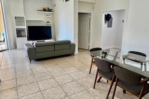 Condo in Aventura, Florida, 2 bedrooms  № 2009744 - photo 6