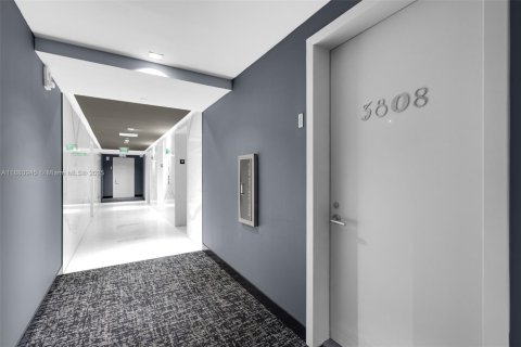 Купить кондоминиум в Майами, Флорида 3 комнаты, 60.29м2, № 1977655 - фото 2