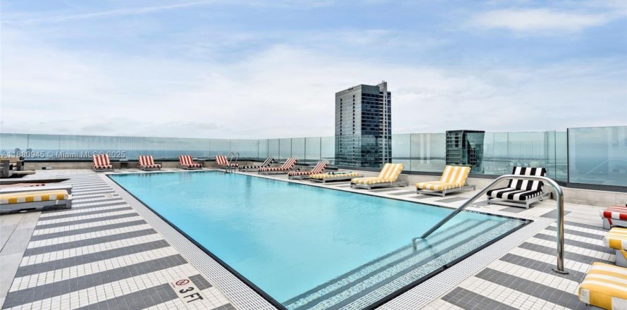 Condo in Miami, Florida, 1 bedroom  № 1977655