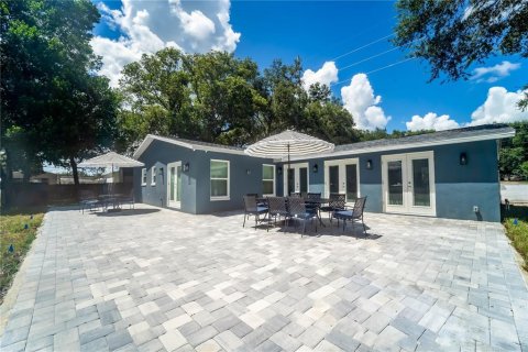 Villa ou maison à vendre à Zephyrhills, Floride: 4 chambres, 179.12 m2 № 2129216 - photo 5