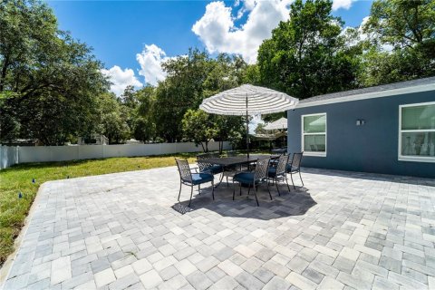 Villa ou maison à vendre à Zephyrhills, Floride: 4 chambres, 179.12 m2 № 2129216 - photo 9