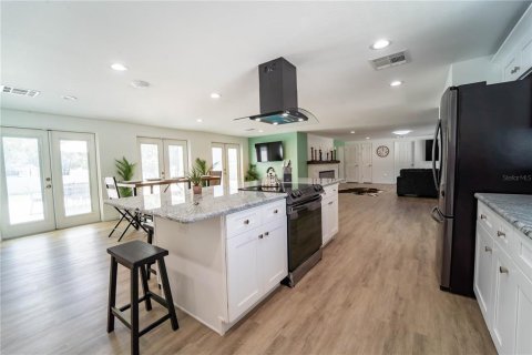 Villa ou maison à vendre à Zephyrhills, Floride: 4 chambres, 179.12 m2 № 2129216 - photo 13