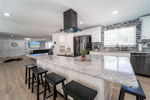 Villa ou maison à vendre à Zephyrhills, Floride: 4 chambres, 179.12 m2 № 2129216 - photo 11