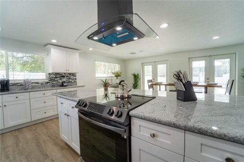 Villa ou maison à vendre à Zephyrhills, Floride: 4 chambres, 179.12 m2 № 2129216 - photo 15