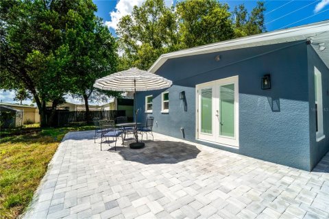 Villa ou maison à vendre à Zephyrhills, Floride: 4 chambres, 179.12 m2 № 2129216 - photo 8