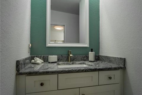 Villa ou maison à vendre à Zephyrhills, Floride: 4 chambres, 179.12 m2 № 2129216 - photo 27