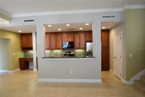 Townhouse in Orlando, Florida 4 bedrooms, 292.64 sq.m. № 2152336 - photo 4