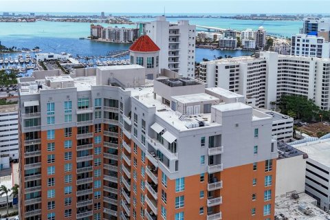 Condo in Sarasota, Florida, 1 bedroom  № 1908632 - photo 2