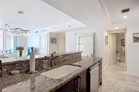 Condo in Sarasota, Florida, 1 bedroom  № 1908632 - photo 8