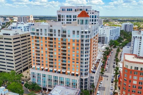 Condo in Sarasota, Florida, 1 bedroom  № 1908632 - photo 1