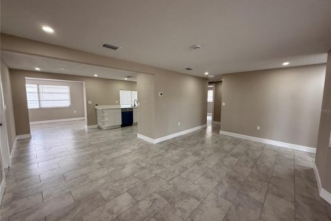 House in Holiday, Florida 2 bedrooms, 105.35 sq.m. № 2237260 - photo 3