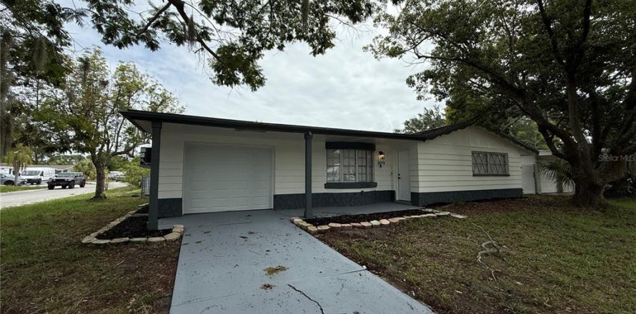 House in Holiday, Florida 2 bedrooms, 105.35 sq.m. № 2237260