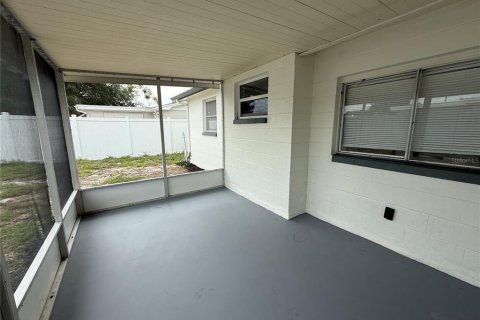 House in Holiday, Florida 2 bedrooms, 105.35 sq.m. № 2237260 - photo 12