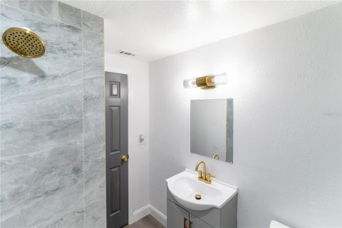 House in Tampa, Florida 3 bedrooms, 84.36 sq.m. № 1794970 - photo 13