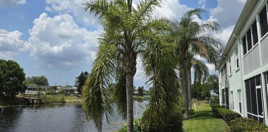 Condo in North Port, Florida, 2 bedrooms № 2150832