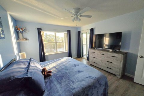 Condo in North Port, Florida, 2 bedrooms № 2150832 - photo 29