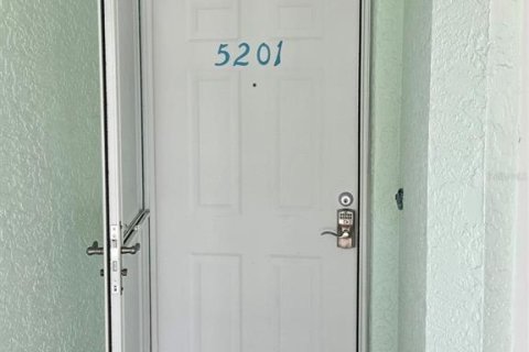 Condo in North Port, Florida, 2 bedrooms № 2150832 - photo 5