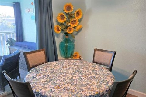 Condo in North Port, Florida, 2 bedrooms № 2150832 - photo 13
