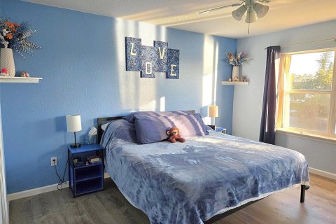 Condo in North Port, Florida, 2 bedrooms № 2150832 - photo 26