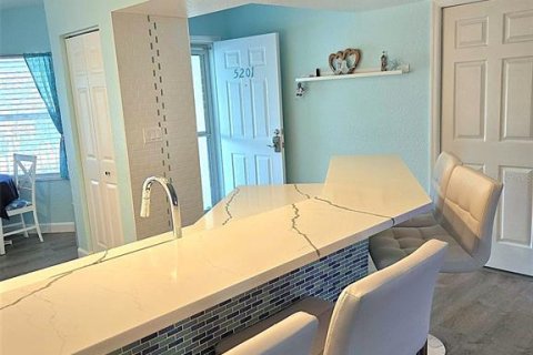 Condo in North Port, Florida, 2 bedrooms № 2150832 - photo 8