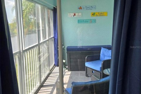 Condo in North Port, Florida, 2 bedrooms № 2150832 - photo 23