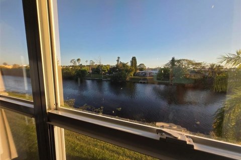 Condo in North Port, Florida, 2 bedrooms № 2150832 - photo 24