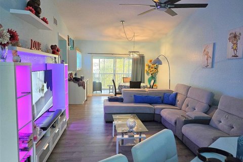 Condo in North Port, Florida, 2 bedrooms № 2150832 - photo 10