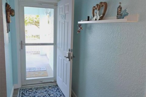 Condo in North Port, Florida, 2 bedrooms № 2150832 - photo 6
