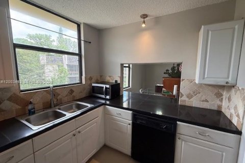 Condominio en venta en Coral Springs, Florida, 3 dormitorios, 123.56 m2 № 2170437 - foto 10