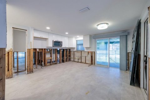Купить виллу или дом в Сент-Питерсберг, Флорида 6 комнат, 130.81м2, № 1514568 - фото 8
