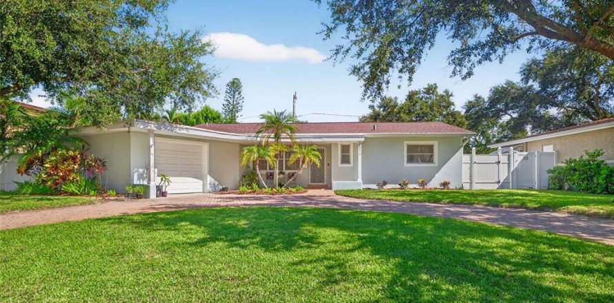 Villa ou maison à Saint Petersburg, Floride 3 chambres, 150.32 m2 № 1904976