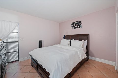 Townhouse in Miami Lakes, Florida 4 bedrooms, 203.46 sq.m. № 1711160 - photo 23