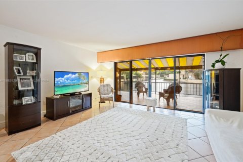 Townhouse in Miami Lakes, Florida 4 bedrooms, 203.46 sq.m. № 1711160 - photo 10